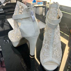 New White lace heels